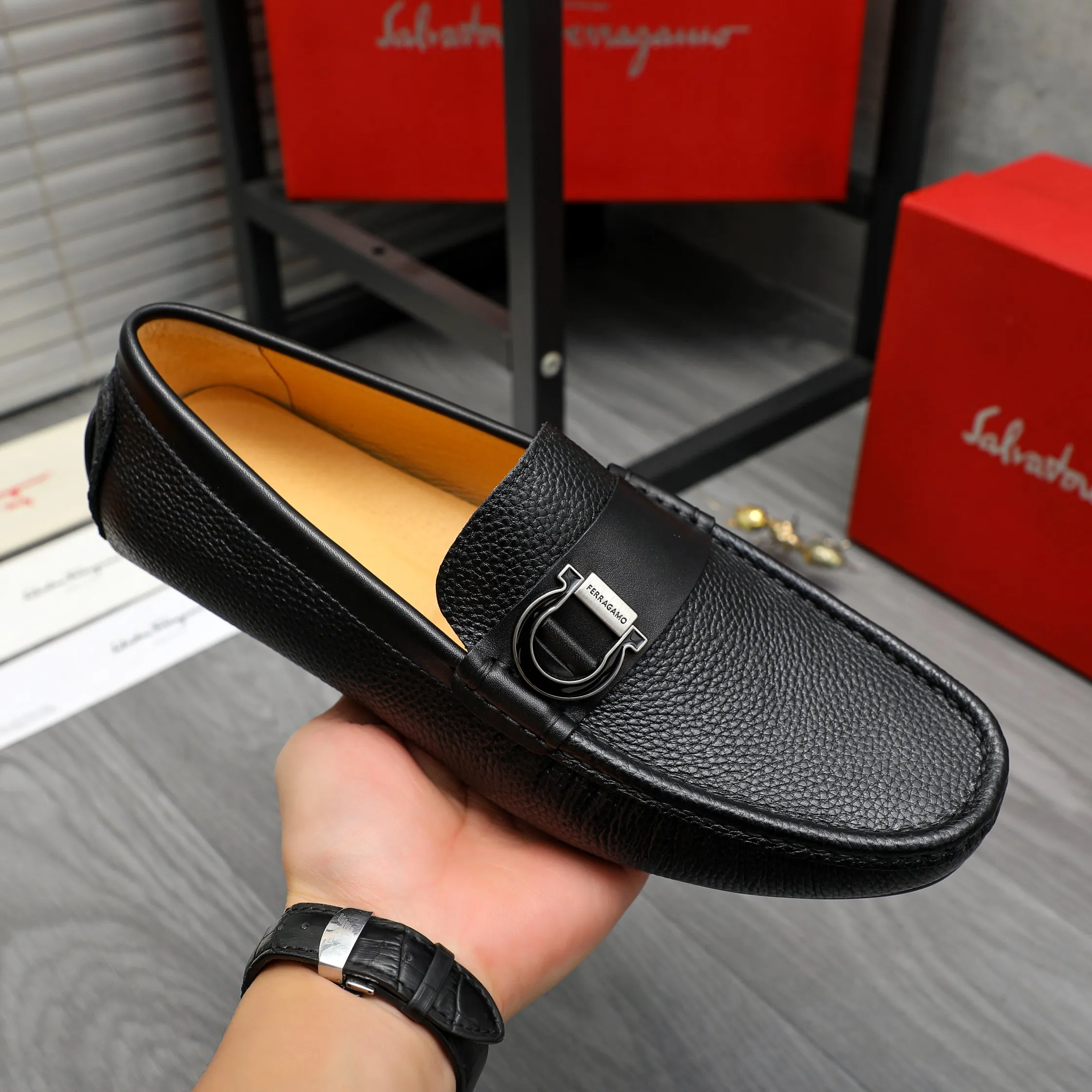 Men's shoes 💰p380 Product trademark: Ferragamo " Ferragamo ] Casual slip-on men's shoes Regular size: 38-45 Product material: Selected pebbled cowhide upper, pigskin lining, rubber outsole